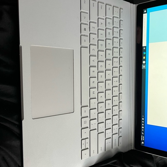 LAPTOP - Picture 3 of 4